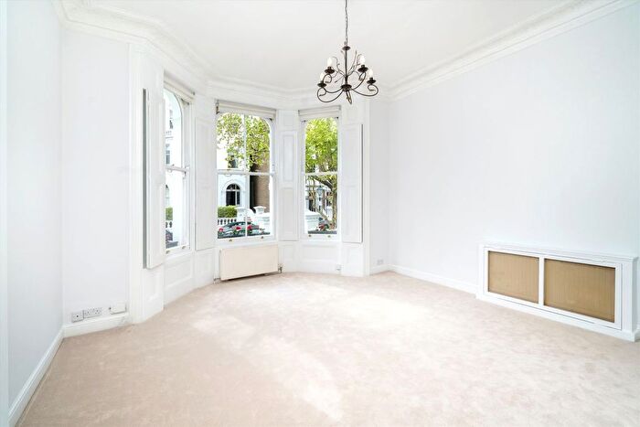 2 Bedroom Flat To Rent In Palace Gardens Terrace, Kensington, W8