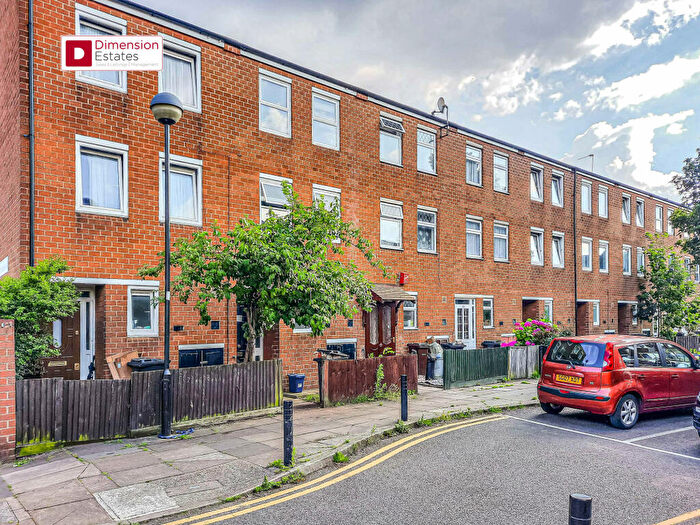 4 Bedroom Town House To Rent In Lyneham Walk, Homerton, London, Hackney, E5