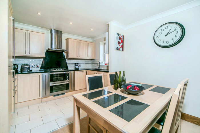 2 Bedroom Apartment To Rent In Iliffe Close, Reading, RG1