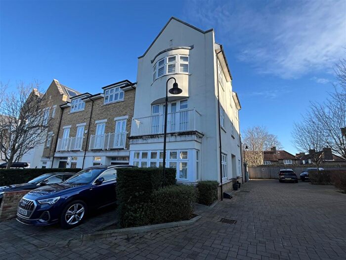 4 Bedroom Town House To Rent In Emerald Square, London, SW15