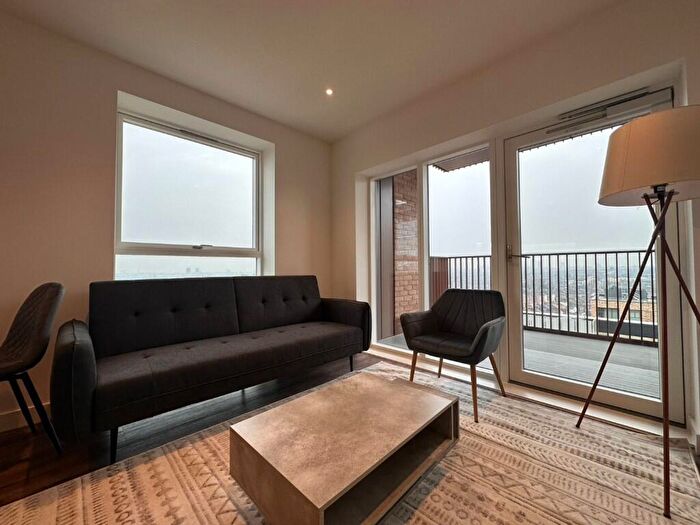 2 Bedroom Flat To Rent In London, N8