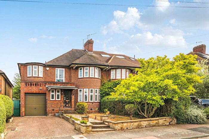 5 Bedroom Semi Detached House For Sale In Hillcrest Gardens, London, N3