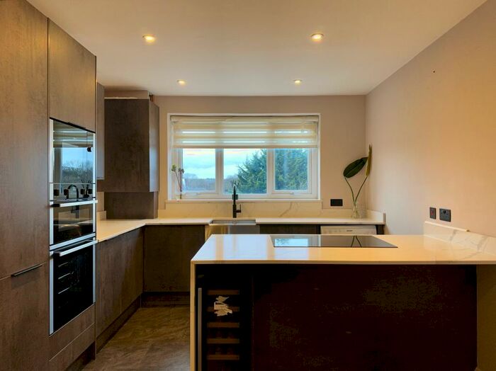 2 Bedroom Apartment To Rent In Brook Mews, Chigwell, IG7