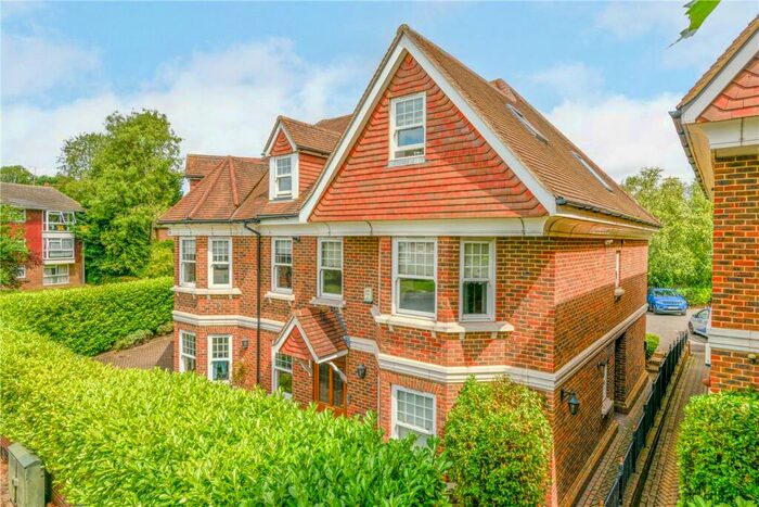 2 Bedroom Apartment To Rent In Park Rise, Leatherhead, Surrey, KT22