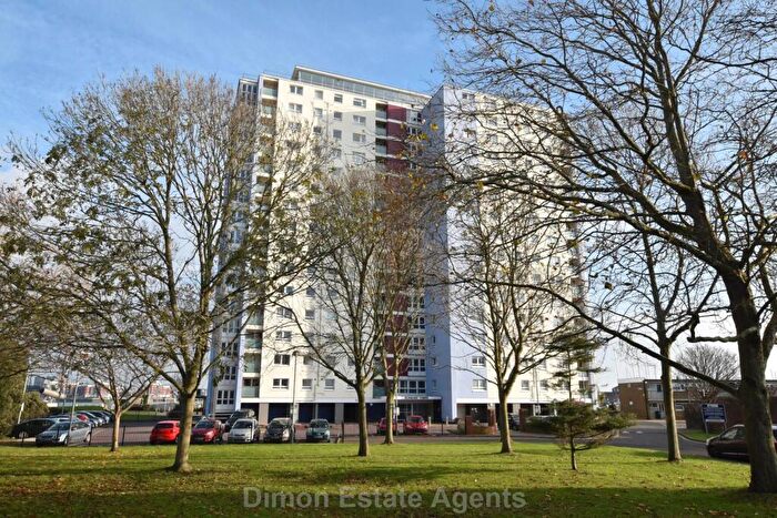 1 Bedroom Flat For Sale In Seaward Tower, Trinity Green, Gosport, Hampshire., PO12