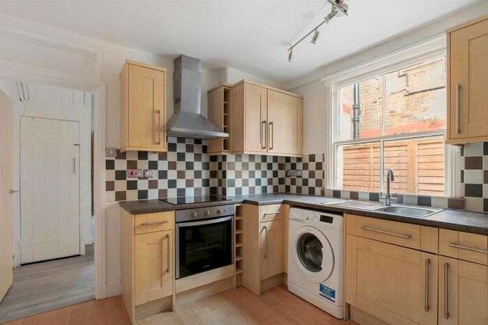 1 Bedroom Flat To Rent In Algarve Road, Earlsfield, London, SW18