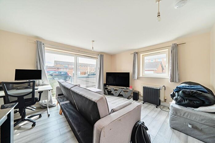 1 Bedroom Flat To Rent In Murray Close, London, SE28