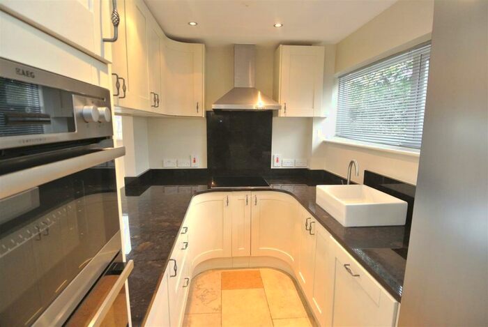 2 Bedroom Apartment To Rent In Weybridge, KT13