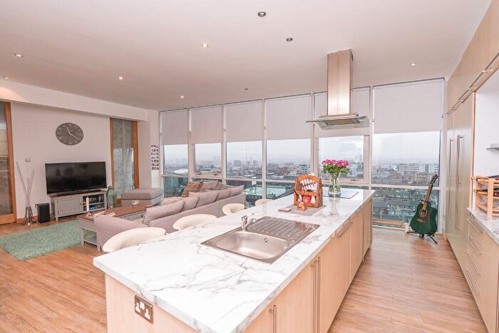 2 Bedroom Flat To Rent In Fleming House, Renfrew Street, Glasgow, G3