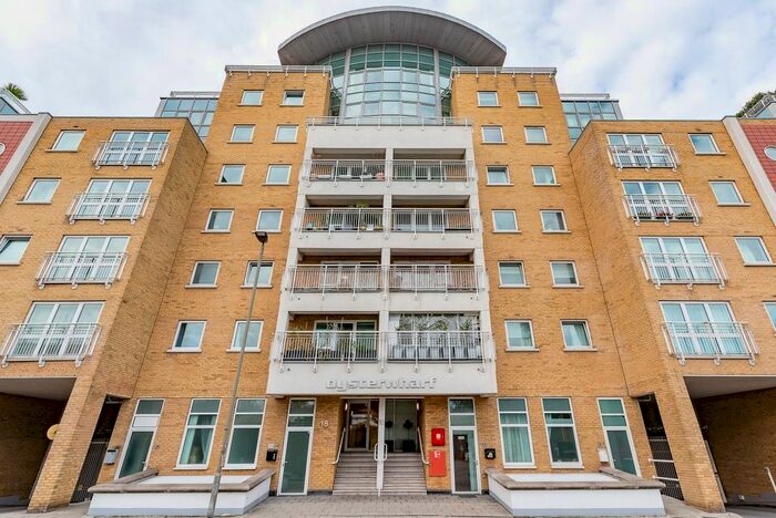 2 Bedroom Flat To Rent In Lombard Road, London, SW11