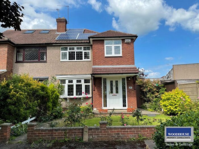 3 Bedroom Semi-Detached House For Sale In Penton Drive, Cheshunt, Waltham Cross, EN8