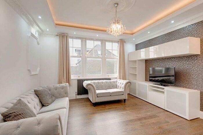 3 Bedroom Flat To Rent In Marsh Lane, London, NW7