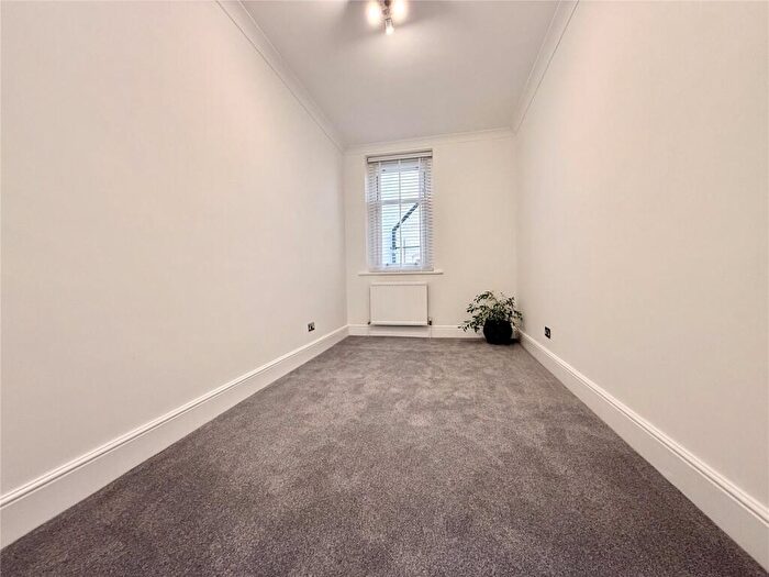 2 Bedroom Apartment To Rent In West Cliff Gardens, Bournemouth, Dorset, BH2