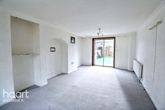 3 Bedroom End Of Terrace House To Rent In Wood Lane, Dagenham, RM9