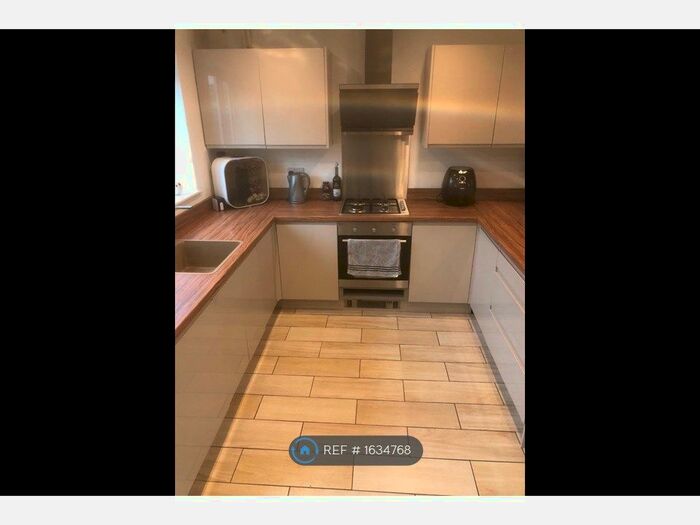 3 Bedroom Semi-Detached House To Rent In Campbell Close, Walshaw, Bury, BL8