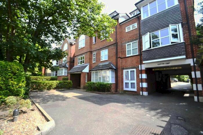 2 Bedroom Flat To Rent In Cedar Road, Sutton, Surrey, SM2