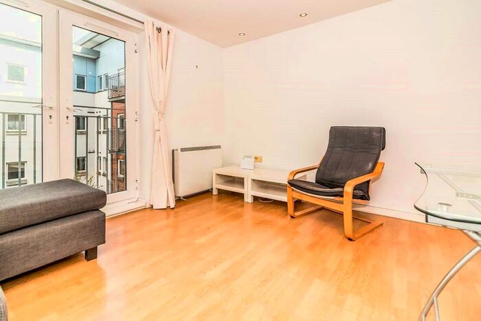 1 Bedroom Apartment To Rent In Elmira Way, Salford, M5