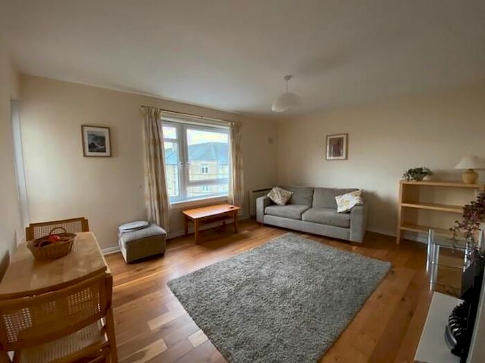 2 Bedroom Flat To Rent In Falcon Road West, Morningside, Edinburgh, EH10