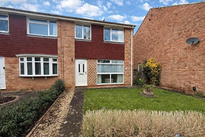 3 Bedroom Semi Detached House For Sale In Portland Close, Nailsea, North Somerset, BS48