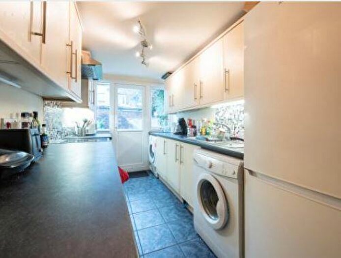 5 Bedroom House To Rent In Hart Street, Lenton, NG7