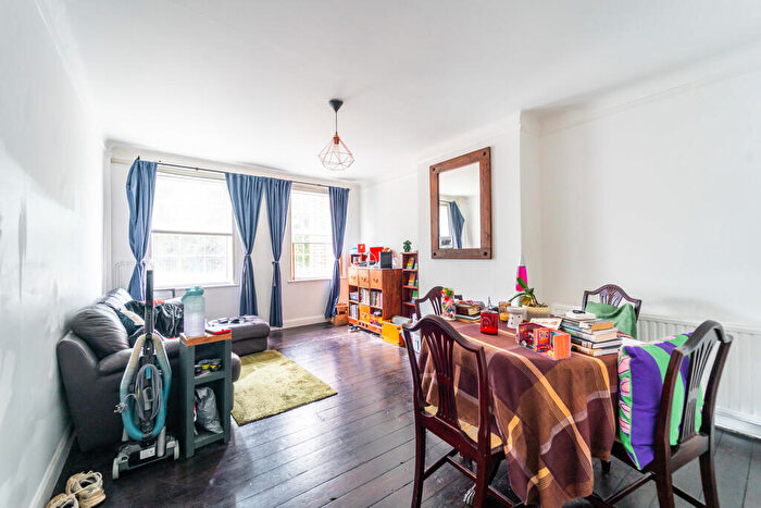 2 Bedroom Apartment To Rent In Manor Court, East Finchley Highgate, London, N2