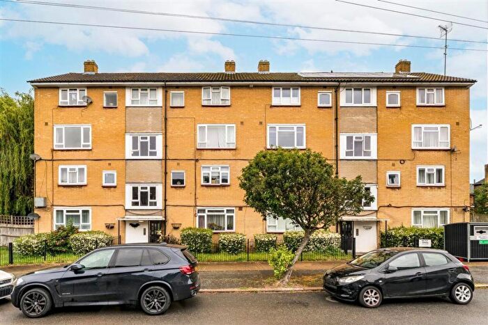 3 Bedroom Flat For Sale In Ronver Road, Lee, SE12