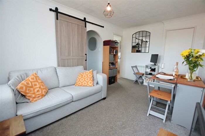1 Bedroom Flat For Sale In Longfield Drive, Colliers Wood Borders, CR4