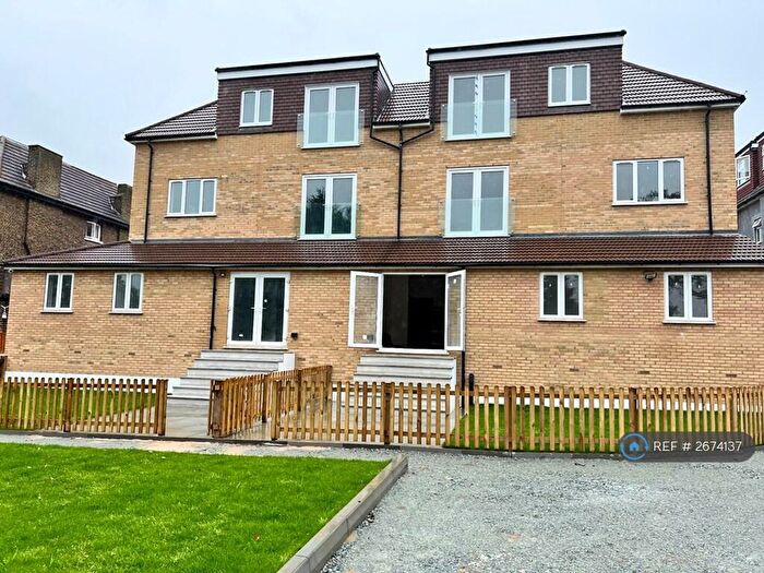 3 Bedroom Flat To Rent In Southwood Road, London, SE9