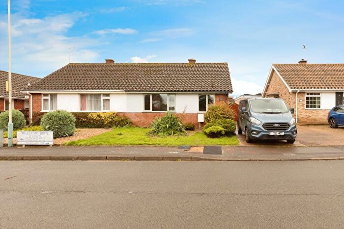 2 Bedroom Bungalow To Rent In Treelands Drive, GL53