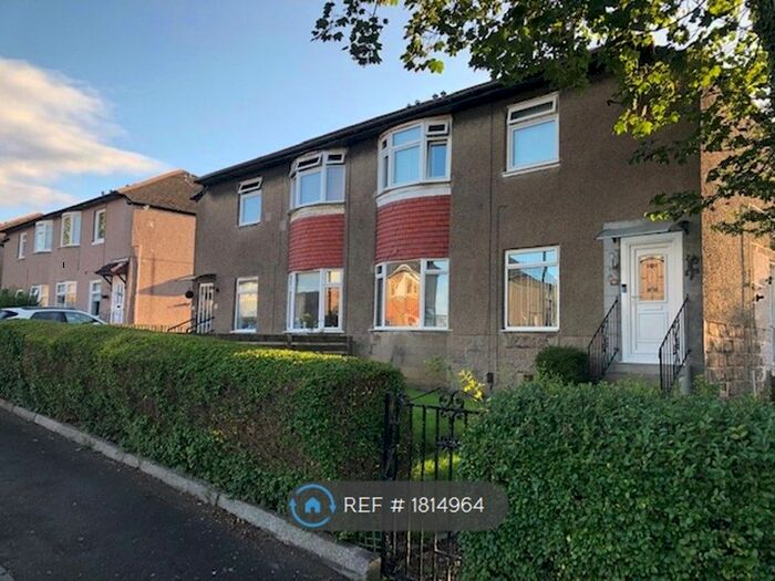 3 Bedroom Flat To Rent In Thorncroft Drive, Glasgow, G44