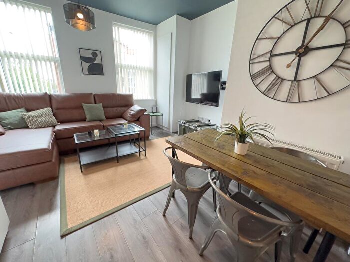 5 Bedroom Terraced House To Rent In Kensington, L7