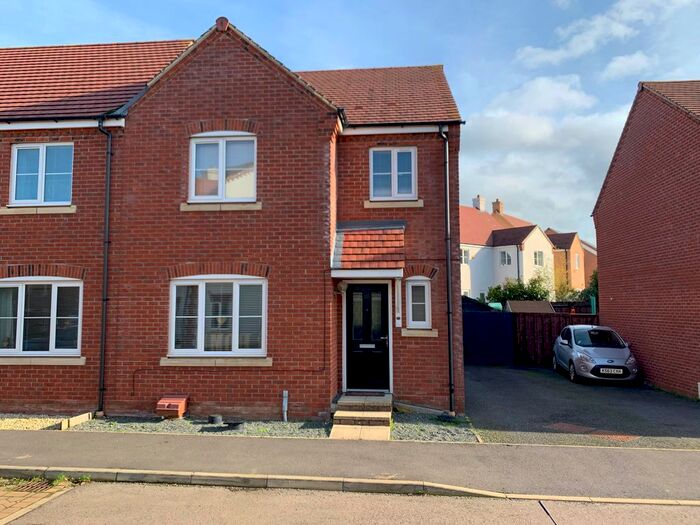 3 Bedroom Detached House To Rent In Brampton Grange Drive, Daventry, Northamptonshire, NN11