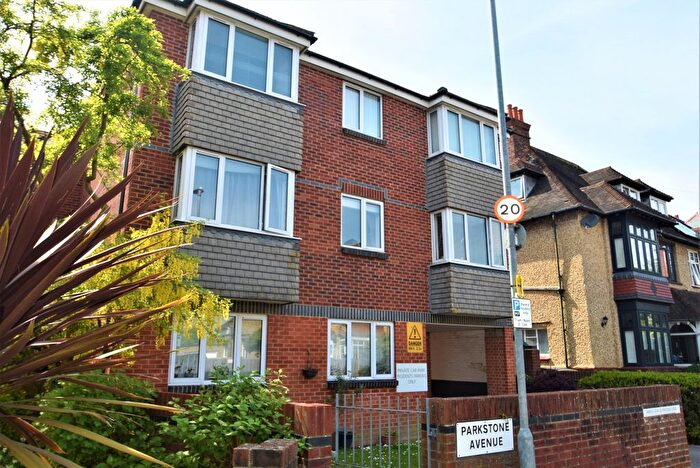 2 Bedroom Flat To Rent In Parkstone Avenue, Southsea, Hampshire, PO4
