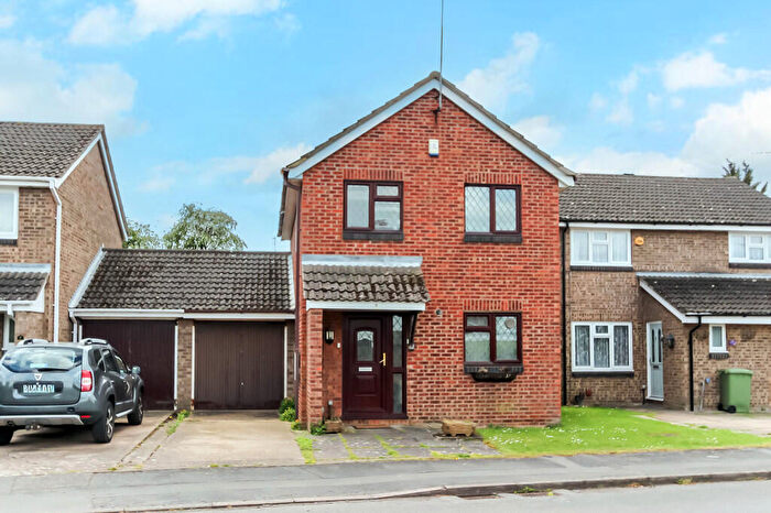 3 Bedroom Link Detached House For Sale In Wentworth Avenue, Wellingborough, NN8