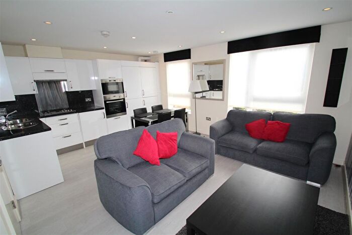 2 Bedroom Flat To Rent In Attenborough Court, Bushey, WD19