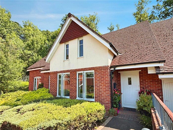 2 Bedroom Flat For Sale In Salisbury Road, Sherfield English, Romsey, Hampshire, SO51