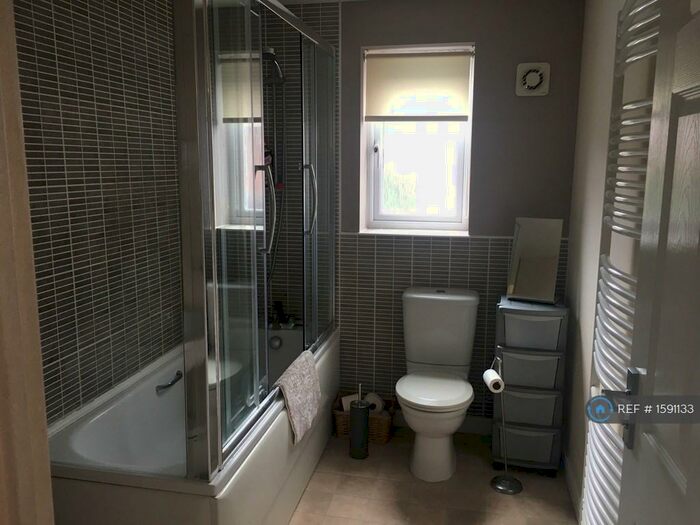 5 Bedroom Detached House To Rent In Brent Close, Newcastle-Under-Lyme, ST5