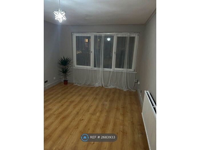 2 Bedroom Flat To Rent In Acacia Court, Brighton, BN1
