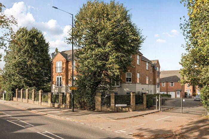 2 Bedroom Flat For Sale In Enders Close, Enfield, EN2