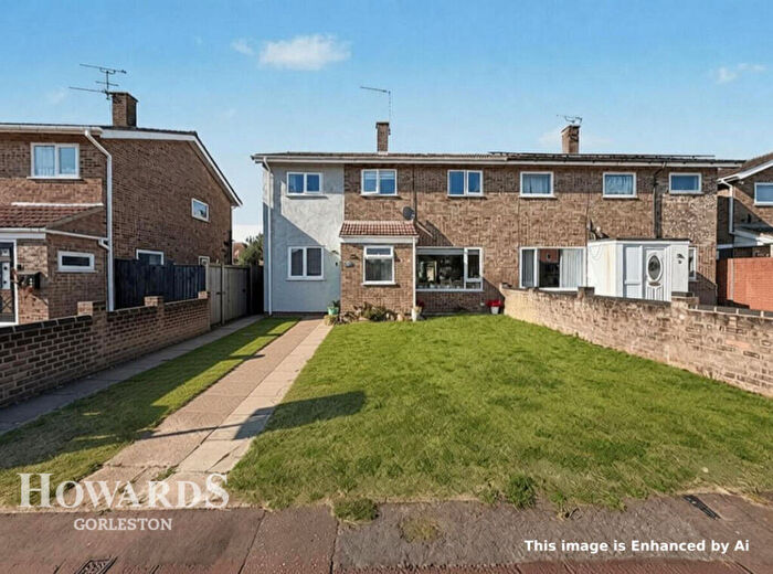 5 Bedroom Semi-Detached House For Sale In Heather Gardens, Belton, NR31