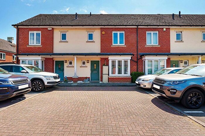 3 Bedroom Terraced House For Sale In Henage Lane, Woking, Surrey, GU22