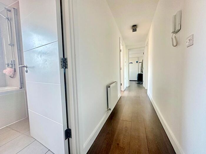 2 Bedroom Apartment To Rent In Amersham Road, New Cross, SE14
