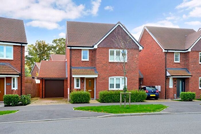 3 Bedroom Detached House For Sale In Longhurst Avenue, Cranleigh, GU6