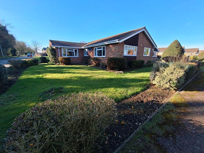 3 Bedroom Bungalow For Sale In Park Close, Moggerhanger, Bedford, MK44