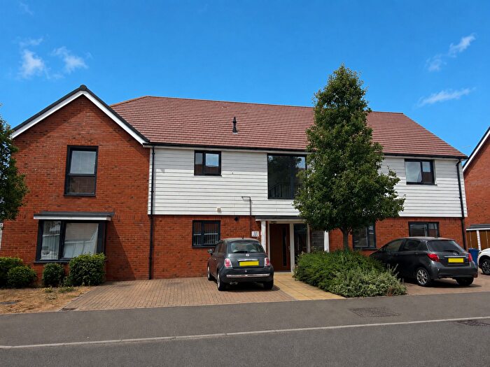 2 Bedroom Flat For Sale In Nova Avenue, Faversham, ME13