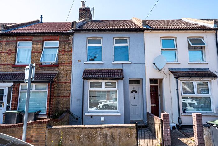 3 Bedroom Terraced House To Rent In Cecil Road, Gravesend, Kent, DA11