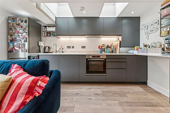 2 Bedroom Apartment For Sale In Kathleen Road, SW11