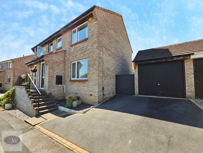 3 Bedroom Semi-Detached House For Sale In Bartle Gill Drive, Baildon, BD17