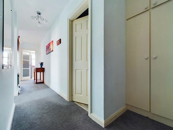 2 Bedroom Flat For Sale In West End Way, Lancing, BN15
