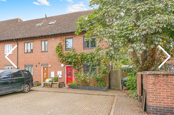 4 Bedroom End Of Terrace House To Rent In New River Way, London, N4